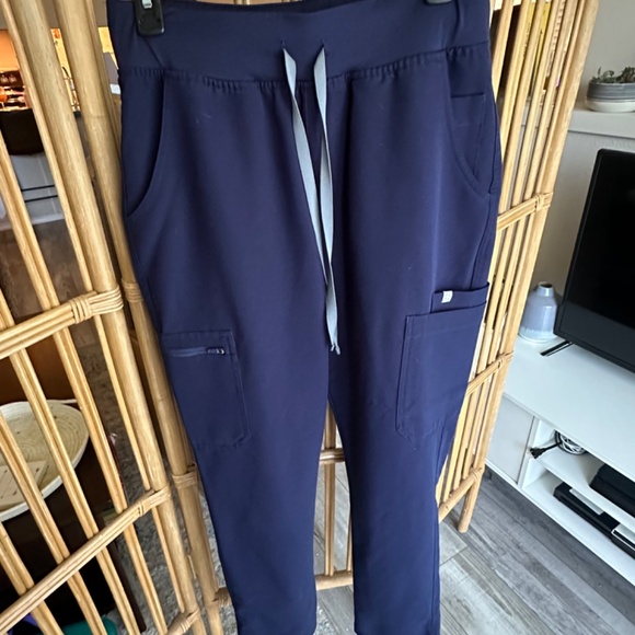 Figs navy blue scrub set Medium - Picture 5 of 6